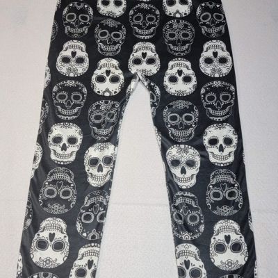 No Boundaries Size XL Sugar Skull Crop Leggings Black & White  Capri Gothic